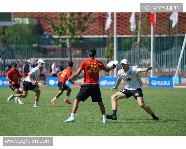 飞盘热潮引发讨论成都飞盘队速度之争引人关注 飞盘热潮引发讨论成都飞盘队速度之争引人关注