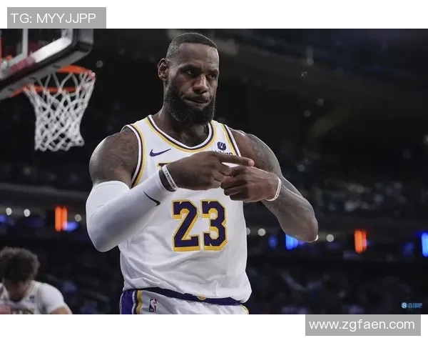 詹姆斯与足球明星激烈争论引发体育界热议,谁才是真正的运动之王 詹姆斯与足球明星激烈争论引发体育界热议,谁才是真正的运动之王