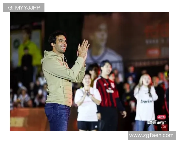 足球巨星卡卡背影展现荣耀与坚持的传奇人生 足球巨星卡卡背影展现荣耀与坚持的传奇人生