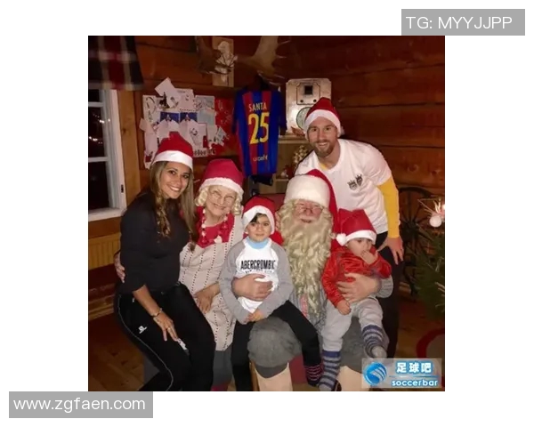 足球明星与妈妈温馨合影展现亲情与荣耀的完美结合 足球明星与妈妈温馨合影展现亲情与荣耀的完美结合