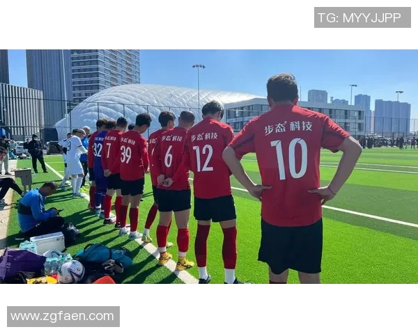 足球明星携手姆字传奇共谱绿茵场上的荣耀与梦想 足球明星携手姆字传奇共谱绿茵场上的荣耀与梦想